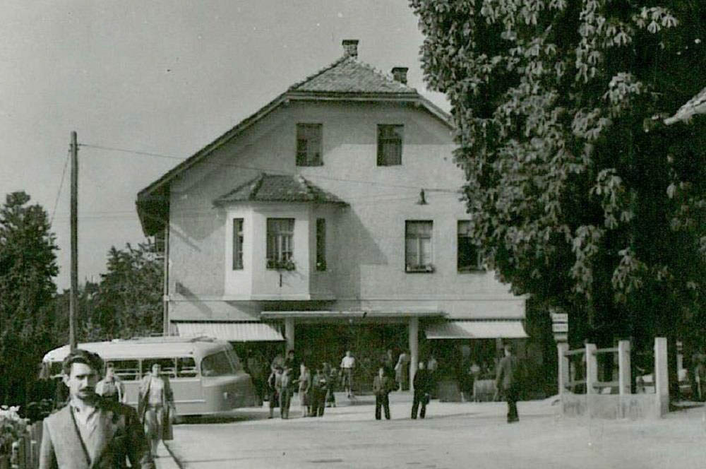 Stavba »Trgovskega podjetja Lesce«, ok. 1950
